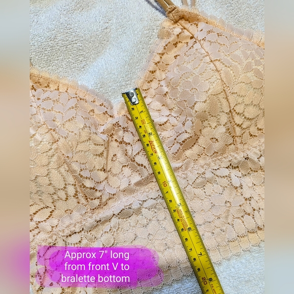 BNWT size medium crop top/bra, nude colour, super cute - Picture 7 of 14